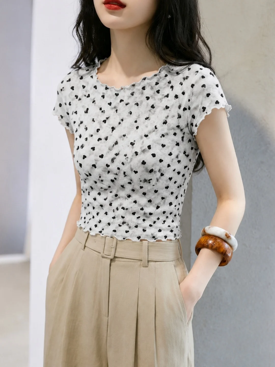Summer 2026 Women's Slim Fit Short Sleeve T-Shirt Korean Style Design Sensation Fashionable Age Reduction Versatile Poised Top
Summer 2026 Women's Slim Fit Short Sleeve T-Shirt Korean Style Design Sensation Fashionable Age Reduction Versatile Poised Top