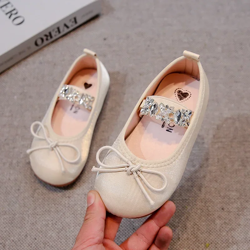 Girls Leather Shoes Round Toes Simple Bows 2025 Spring Autumn Kids Flat Shoes Shiny Crystal Girls Princess Shoes Soft Sole Ins
Girls Leather Shoes Round Toes Simple Bows 2025 Spring Autumn Kids Flat Shoes Shiny Crystal Girls Princess Shoes Soft Sole Ins