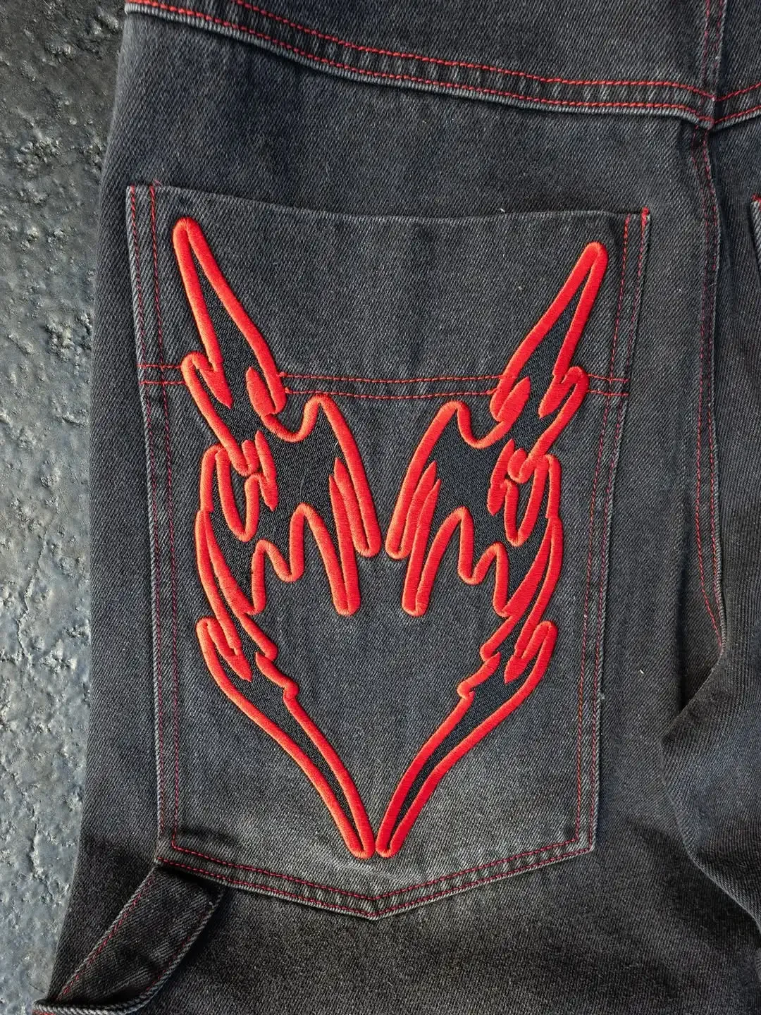 American New Gothic Pattern Red Embroidery Baggy Jeans Y2K Hip Hop Trend Loose Denim Pants Men Retro Harajuku Wide-Leg Trousers
American New Gothic Pattern Red Embroidery Baggy Jeans Y2K Hip Hop Trend Loose Denim Pants Men Retro Harajuku Wide-Leg Trousers