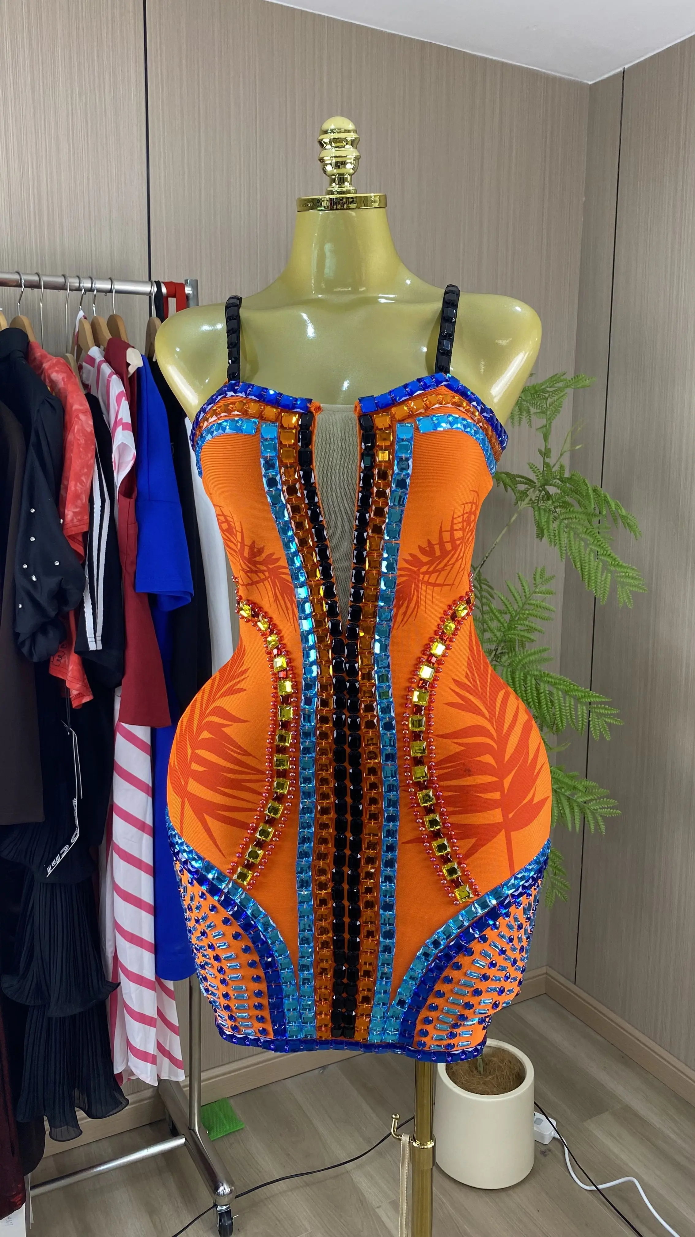 Custom mini bandage dress, retro sexy style, beaded party wear, women's summer party wear-GZXX877
Custom mini bandage dress, retro sexy style, beaded party wear, women's summer party wear-GZXX877