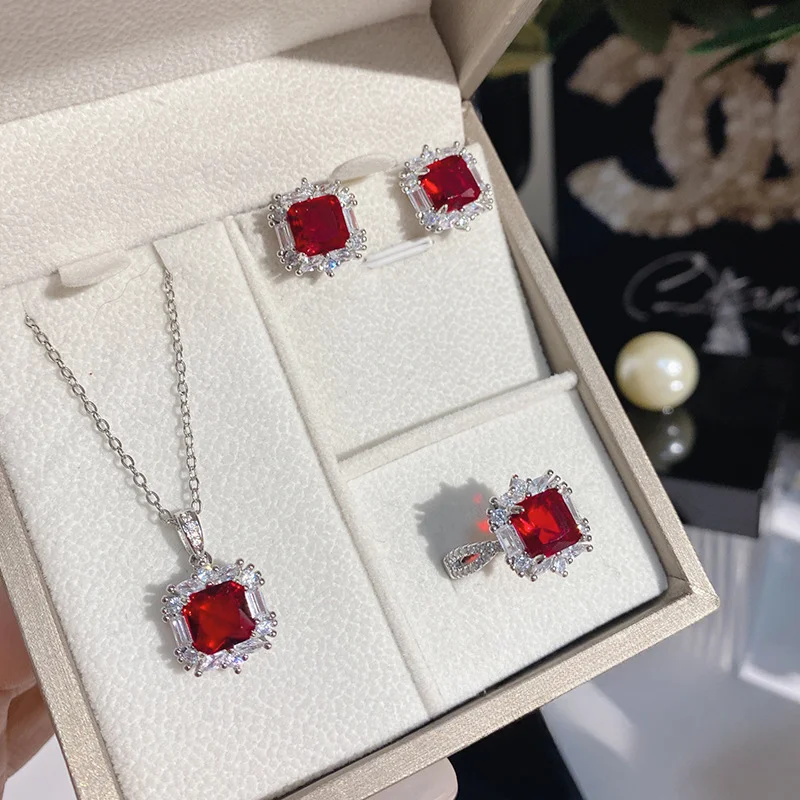 Moissan Diamond Style Cross Border Pigeon Blood Red Square Geometric Ring Necklace Earrings Gold Plated
Moissan Diamond Style Cross Border Pigeon Blood Red Square Geometric Ring Necklace Earrings Gold Plated