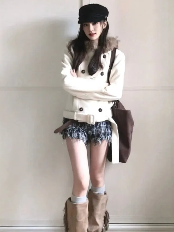 Американское ретро-пальто из шерсти с двойным рядом пуговиц, модное, стильное, зимняя верхняя одежда, женская куртка премиум-качества
Американское ретро-пальто из шерсти с двойным рядом пуговиц, модное, стильное, зимняя верхняя одежда, женская куртка премиум-качества