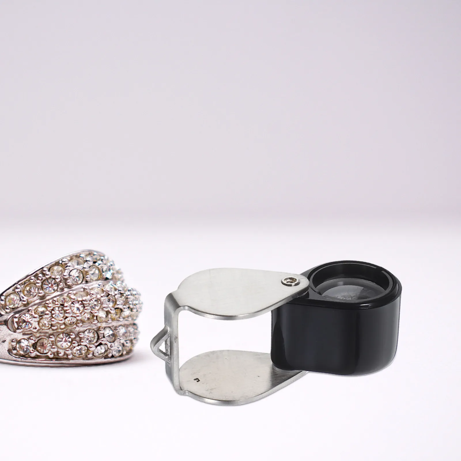 14-кратная лупа для ювелиров с подсветкой, складная, из нержавеющей стали, карманного размера, для монет, марок, драгоценных камней, для коллекционеров и детей
14-кратная лупа для ювелиров с подсветкой, складная, из нержавеющей стали, карманного размера, для монет, марок, драгоценных камней, для коллекционеров и детей