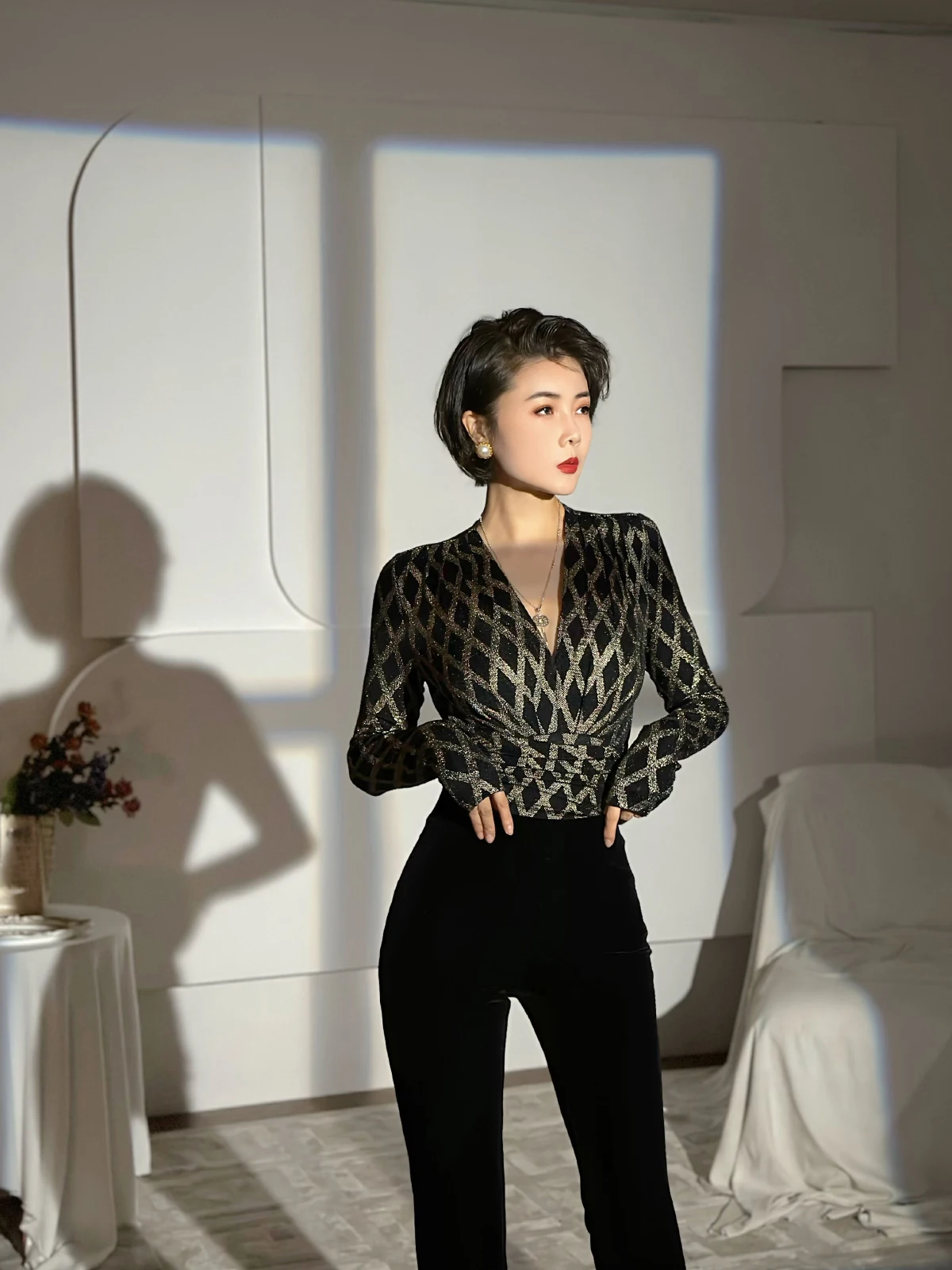 Топ XULU Original Pure Color Pred Gold Diamond Knitted Base, облегающий, сексуальный, с пуговицами, V-образным вырезом, длинный рукав, женский, модный
Топ XULU Original Pure Color Pred Gold Diamond Knitted Base, облегающий, сексуальный, с пуговицами, V-образным вырезом, длинный рукав, женский, модный