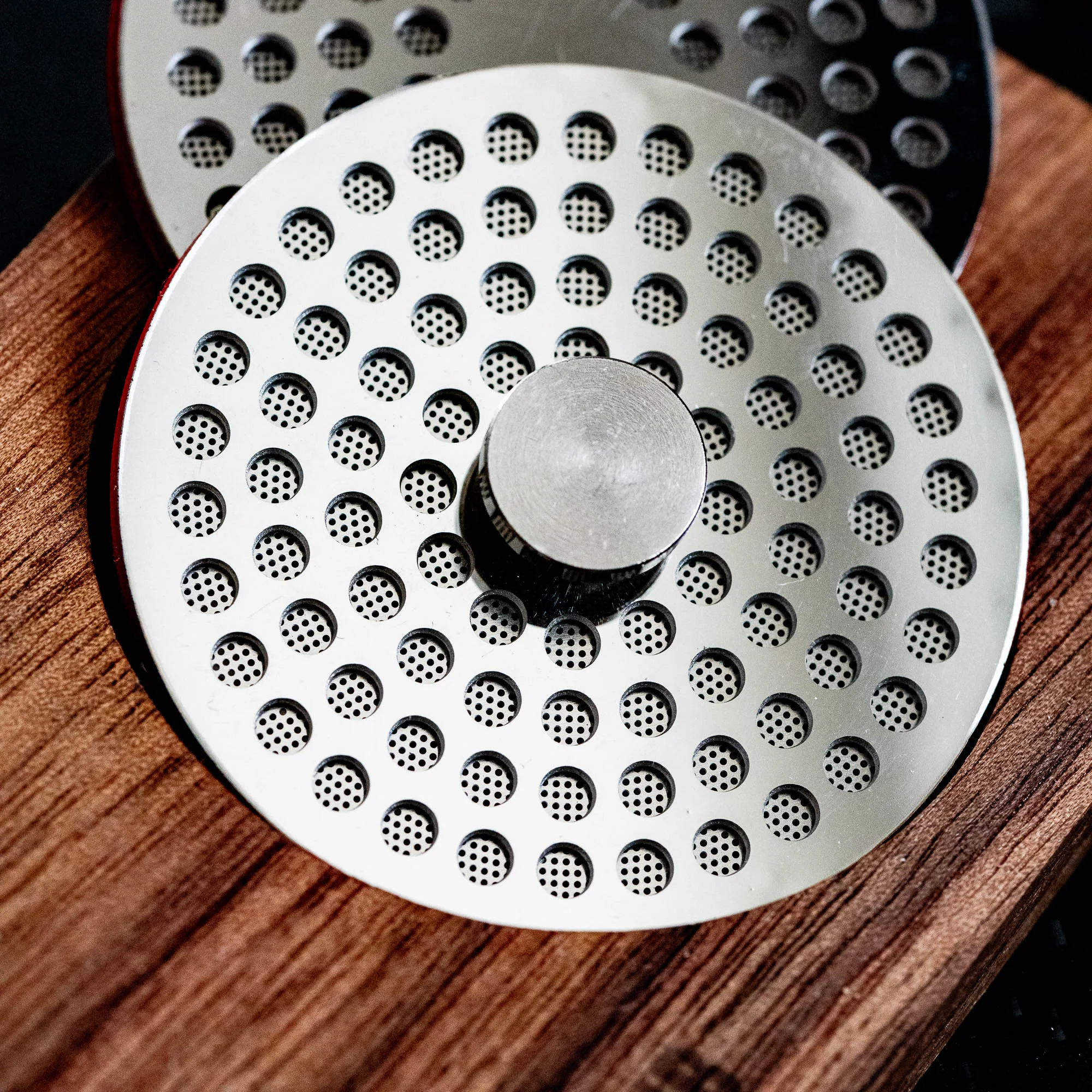 9Barista custom 53.5/53 stainless steel double-layer microporous engraving imitation water mesh
9Barista custom 53.5/53 stainless steel double-layer microporous engraving imitation water mesh