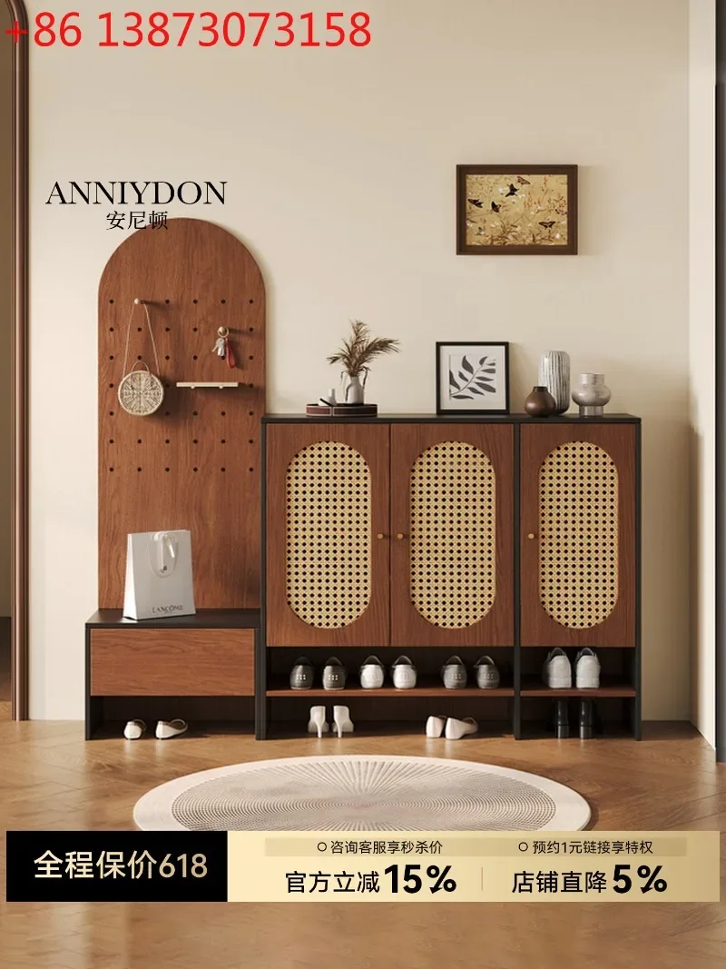 Vintage style integrated wall-mounted home entryway cabinet
Vintage style integrated wall-mounted home entryway cabinet