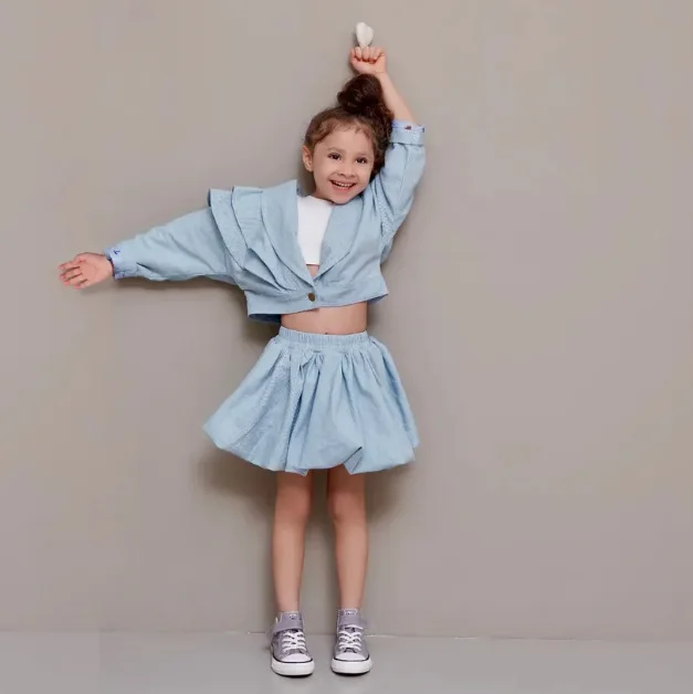 Комплект из двух предметов: юбка-полусолнце и кружевное пальто для девочек, коллекция Весна-Осень 2026, европейский и американский стиль, хлопок, одностороннее кружево
Комплект из двух предметов: юбка-полусолнце и кружевное пальто для девочек, коллекция Весна-Осень 2026, европейский и американский стиль, хлопок, одностороннее кружево