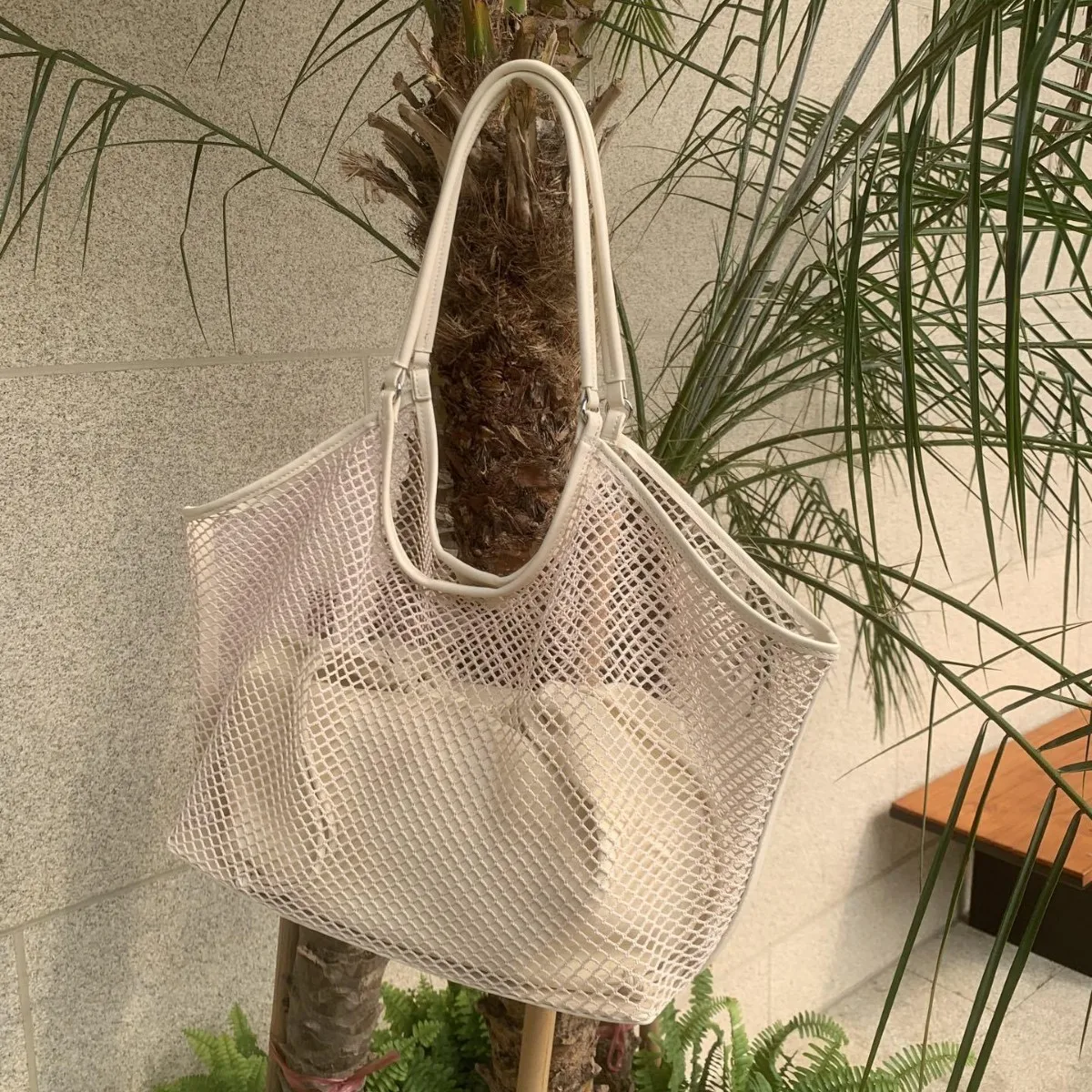 FIRMRANCH ins Holiday Style Hollow Mesh Design Tote Simple Large Capacity Women's Beach Bag Inner Purse
FIRMRANCH ins Holiday Style Hollow Mesh Design Tote Simple Large Capacity Women's Beach Bag Inner Purse
