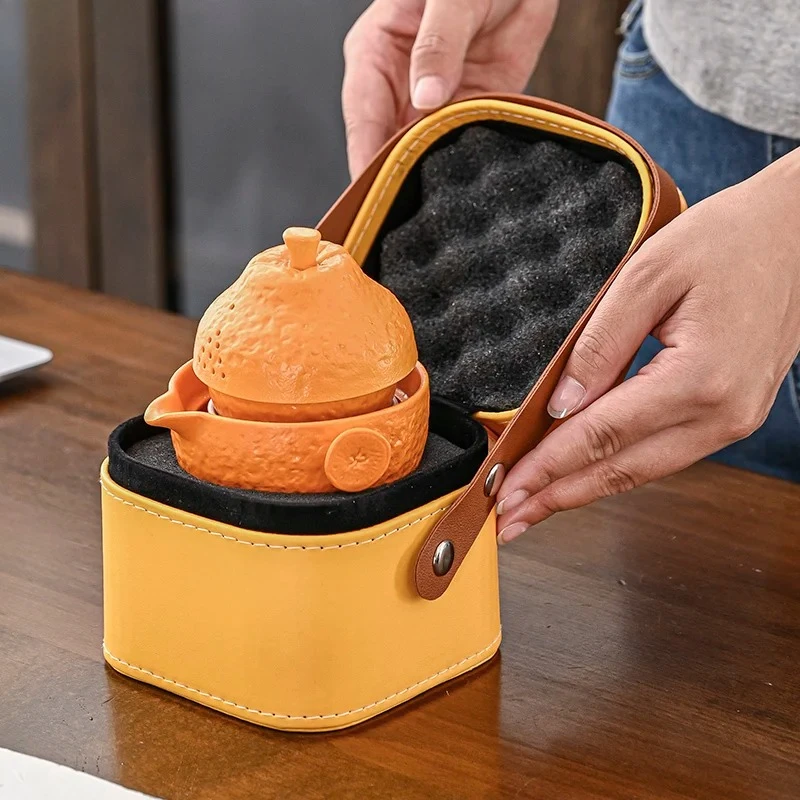 Дорожный чайный сервиз оранжевой формы, портативные наборы чайной посуды, сумка для хранения, заварочный чайник, чайная чашка, посуда для заваривания чая
Дорожный чайный сервиз оранжевой формы, портативные наборы чайной посуды, сумка для хранения, заварочный чайник, чайная чашка, посуда для заваривания чая