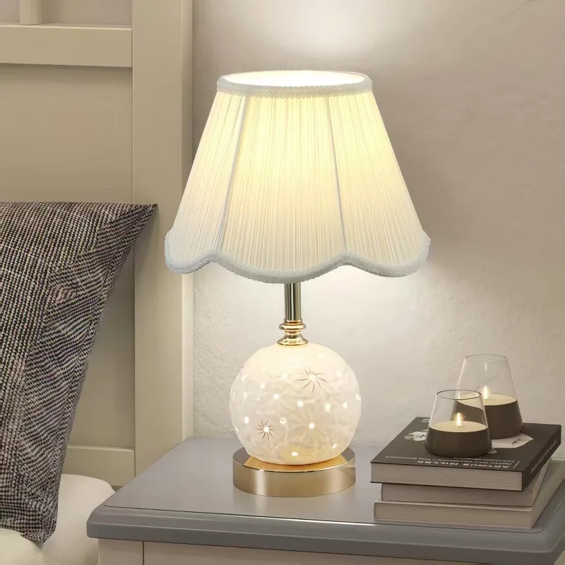 European Modern Simple Ceramic LED Table Lamps Bedroom Study Bedside Living Room Restaurant Dimming Fabric Art Decor Desk Lights
European Modern Simple Ceramic LED Table Lamps Bedroom Study Bedside Living Room Restaurant Dimming Fabric Art Decor Desk Lights