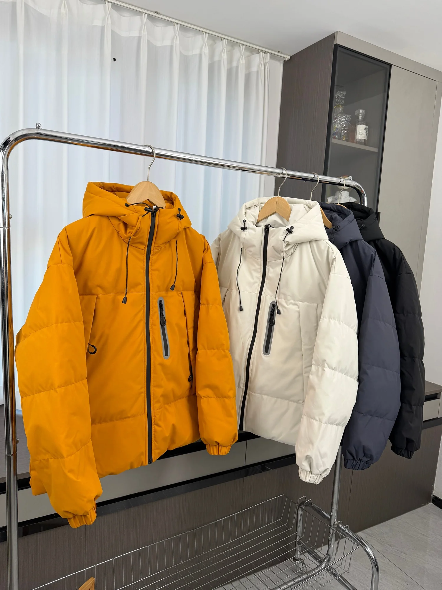 Мужская зимняя пуховая куртка для активного отдыха, водонепроницаемая, ветрозащитная, теплая, с капюшоном, утепленная, молодежная, модная, городская, с длинными рукавами, на молнии
Мужская зимняя пуховая куртка для активного отдыха, водонепроницаемая, ветрозащитная, теплая, с капюшоном, утепленная, молодежная, модная, городская, с длинными рукавами, на молнии