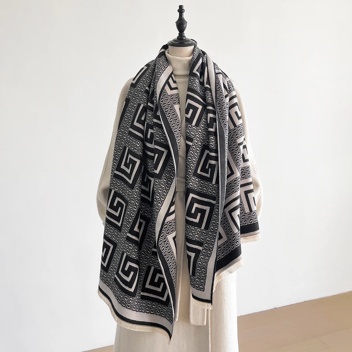 Новый зимний кашемировый шарф с геометрическим узором для женщин, шаль, женская пашмина, элитное брендовое пончо, толстое одеяло, теплое Bufanda Echarpe 
Новый зимний кашемировый шарф с геометрическим узором для женщин, шаль, женская пашмина, элитное брендовое пончо, толстое одеяло, теплое Bufanda Echarpe