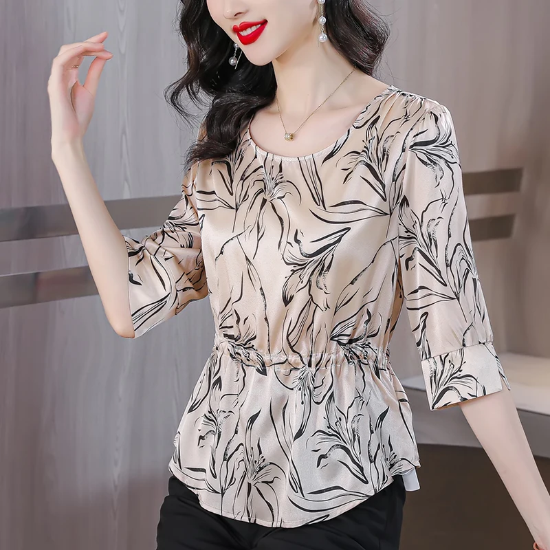 2023 Summer New Short Sleeve Silk Satin Shirt Striped Print O-Neck Loose Size Women's Bohemian Waist Show Thin Silk Top T-shirt
2023 Summer New Short Sleeve Silk Satin Shirt Striped Print O-Neck Loose Size Women's Bohemian Waist Show Thin Silk Top T-shirt