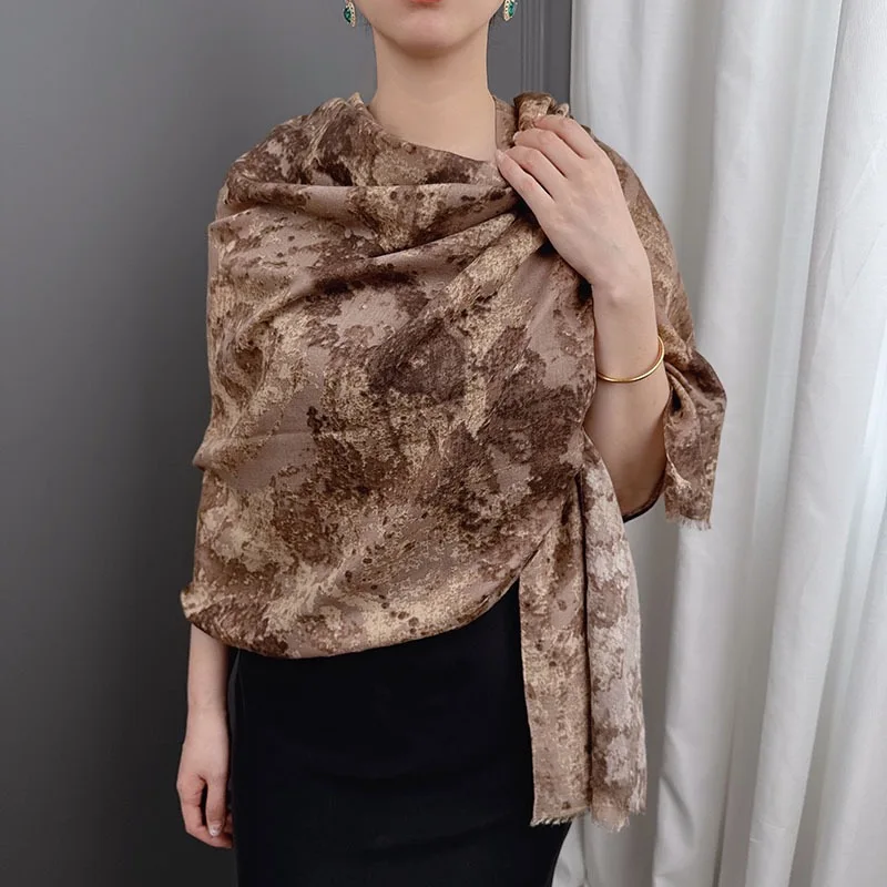 Женский зимний повседневный вискозный шарф с принтом тай-дай 2025 — толстая дышащая картина маслом с градиентом омбре, неэластичная мягкая ткань
Женский зимний повседневный вискозный шарф с принтом тай-дай 2025 — толстая дышащая картина маслом с градиентом омбре, неэластичная мягкая ткань