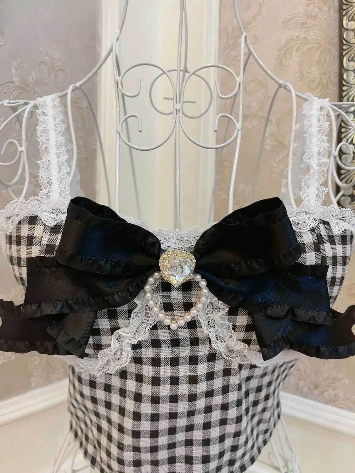 Vintage Hepburn Style Chest Pad Sweet Girl Versatile Outer Sling Vest Bow Lace Edge Slimming Plaid Navel Short Crop Top
Vintage Hepburn Style Chest Pad Sweet Girl Versatile Outer Sling Vest Bow Lace Edge Slimming Plaid Navel Short Crop Top