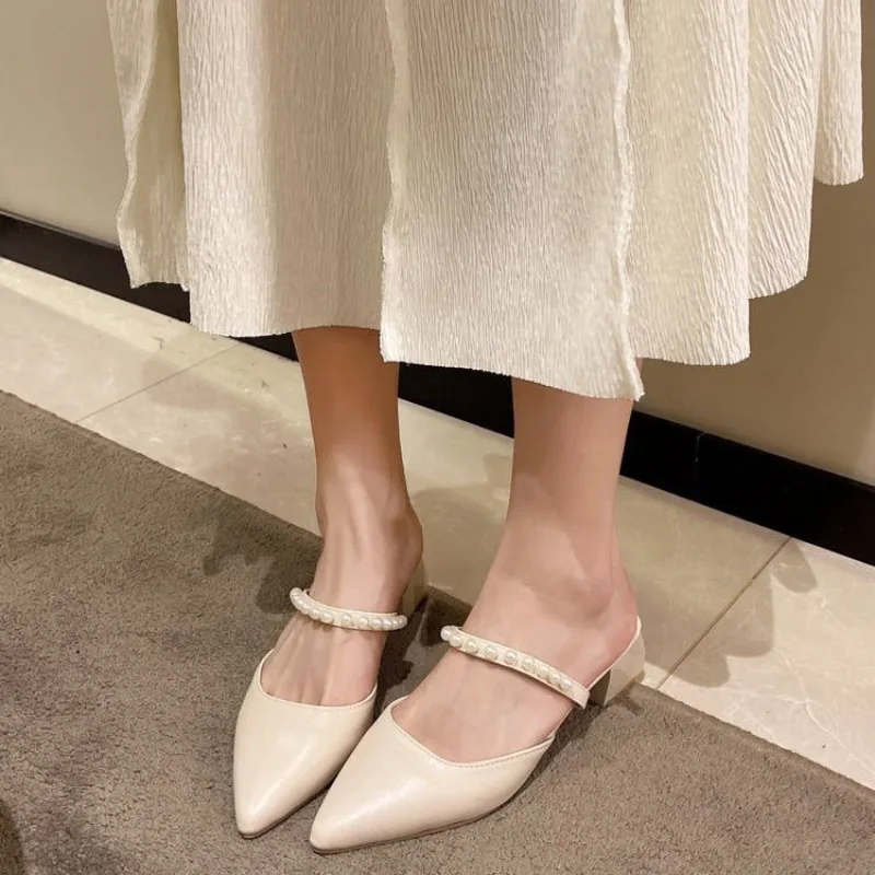 Pearl slippers women fashion outside wear summer new coarse heel fairy wind with French half slippers
Pearl slippers women fashion outside wear summer new coarse heel fairy wind with French half slippers