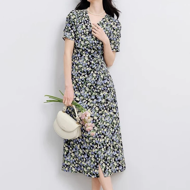 Summer New French Tea Dress Women's Slim Fit V-Neck Retro Floral Chiffon Dress with Slight Stretch and Waist Cinch Mid-Calf
Summer New French Tea Dress Women's Slim Fit V-Neck Retro Floral Chiffon Dress with Slight Stretch and Waist Cinch Mid-Calf