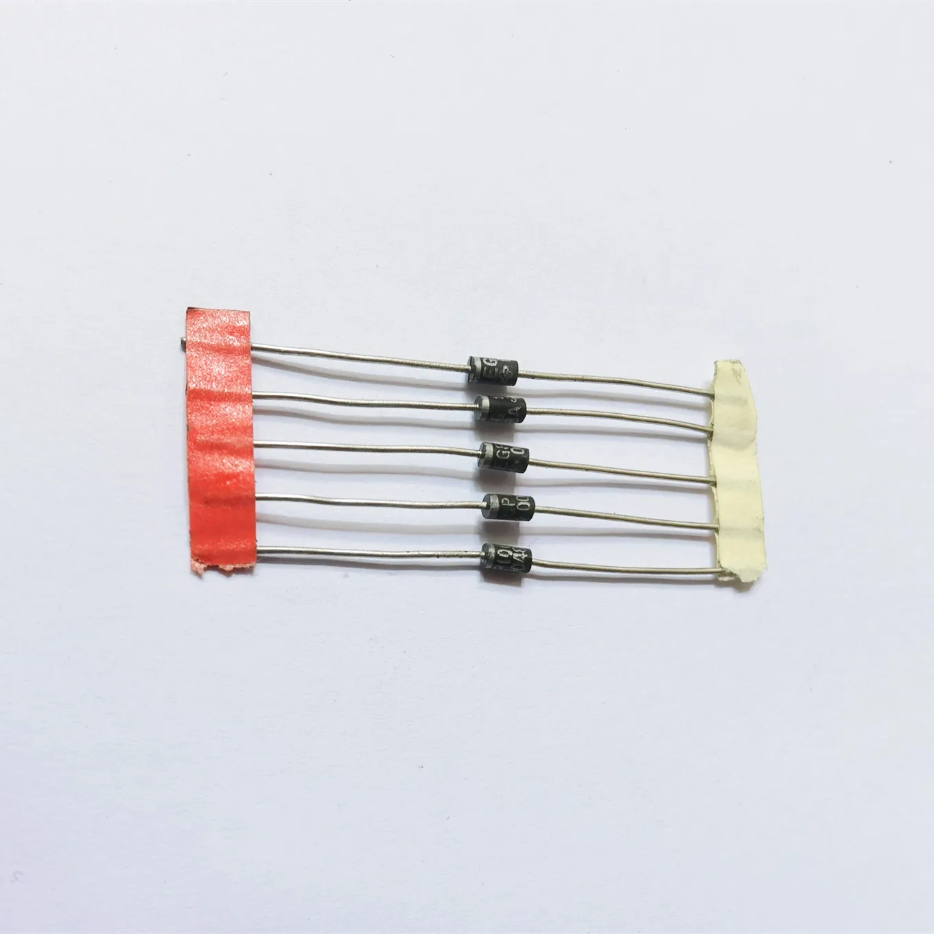 Original new 100% EGP10G 1A 400V silver-plated 3x6 ultra-fast recovery rectifier diode (Inductor)
Original new 100% EGP10G 1A 400V silver-plated 3x6 ultra-fast recovery rectifier diode (Inductor)