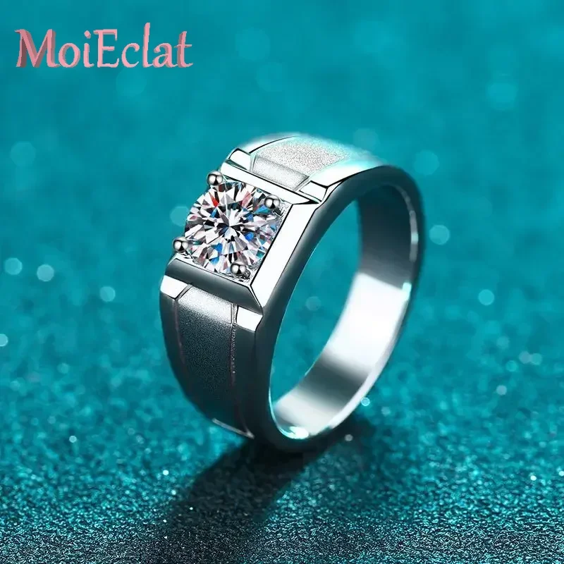 Men's Moissanite Diamond Rings, Platinum Pt950 Jewelry Live Pyramid-Type Frosted 0.5/1 Carat Rings Wedding Party Gifts
Men's Moissanite Diamond Rings, Platinum Pt950 Jewelry Live Pyramid-Type Frosted 0.5/1 Carat Rings Wedding Party Gifts