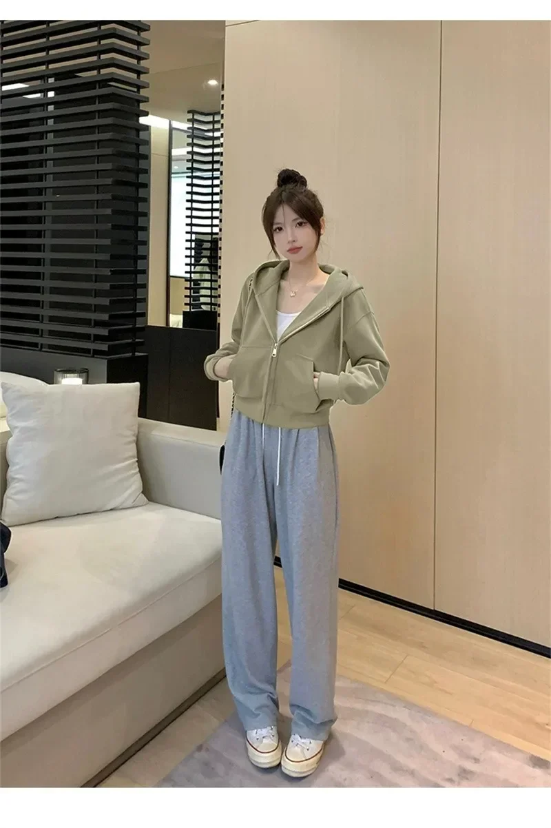 Korean Style Y2k 2023 Autumn White Zip Hoodie Women Korean Style Streetwear Zipper Sport Short Sweatshirt Solid New Fashion
Korean Style Y2k 2023 Autumn White Zip Hoodie Women Korean Style Streetwear Zipper Sport Short Sweatshirt Solid New Fashion