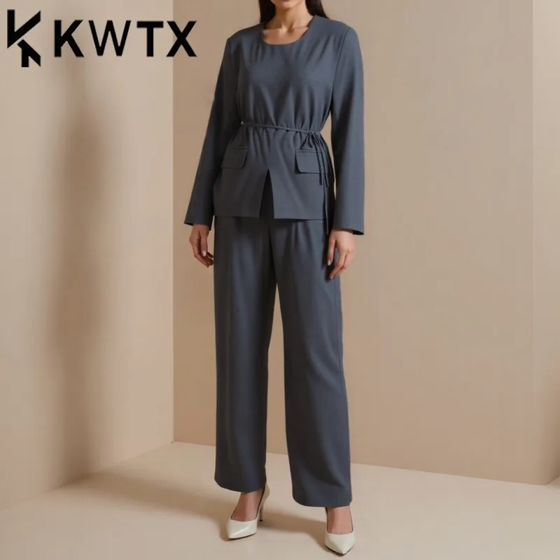 KWTX 2025 Spring Summer Women's Solid Color Pantsuit Set Blazer Wide Leg Pants Zipper Front Slit Round Neck Tie Casual Elegant
KWTX 2025 Spring Summer Women's Solid Color Pantsuit Set Blazer Wide Leg Pants Zipper Front Slit Round Neck Tie Casual Elegant