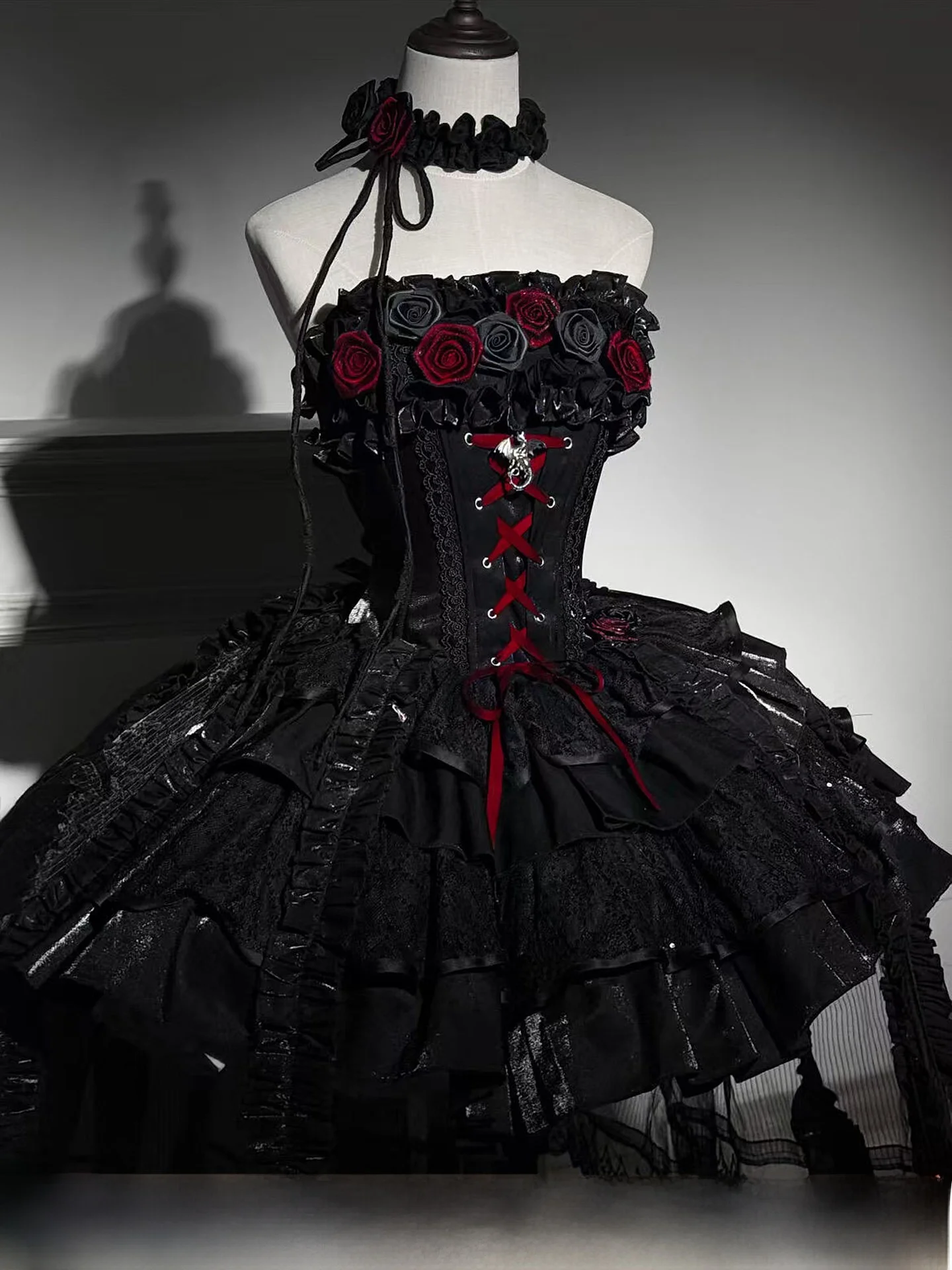 Silent Estate Lolita Short Evening Gown Women's Elegant Dark Gothic Style Princess Skirt for Adult Ceremony Party Performance
Silent Estate Lolita Short Evening Gown Women's Elegant Dark Gothic Style Princess Skirt for Adult Ceremony Party Performance