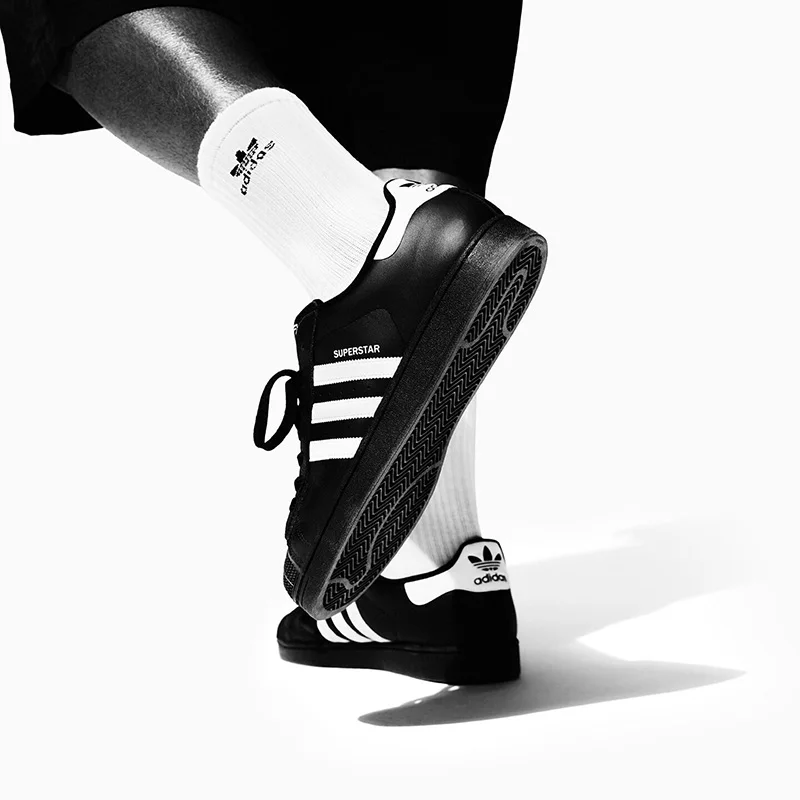 Adidas JI0079 Icon Shell Toe Trainers Black White Three Stripes Premium Leather Wear Resistant Rubber Outsole Daily Walking Shoe
Adidas JI0079 Icon Shell Toe Trainers Black White Three Stripes Premium Leather Wear Resistant Rubber Outsole Daily Walking Shoe