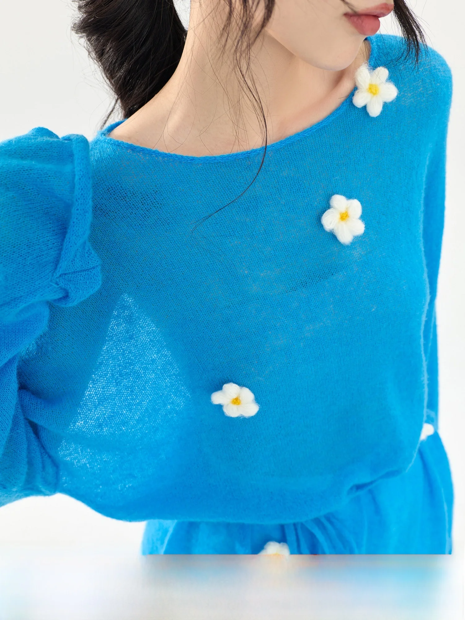 Blue Knitted Long Sleeve Loose Fit Lightweight Lazy Style T-Shirt Flower Embroidery One Shoulder Top Trendy Women's Fashion
Blue Knitted Long Sleeve Loose Fit Lightweight Lazy Style T-Shirt Flower Embroidery One Shoulder Top Trendy Women's Fashion