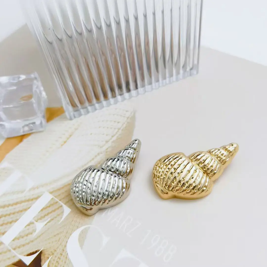 Conch Shaped Metal Buttons Footed Alloy Hand Sew Fittings For Trench Wool Overcoat
Conch Shaped Metal Buttons Footed Alloy Hand Sew Fittings For Trench Wool Overcoat