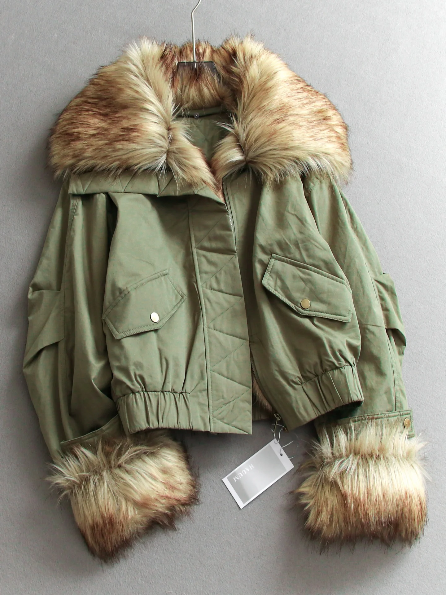 Modern Thickened Warmth Collar Detachable Zipper Long Sleeve Women's Cotton Jacket Plush Outerwear Commute Style Regular Fit
Modern Thickened Warmth Collar Detachable Zipper Long Sleeve Women's Cotton Jacket Plush Outerwear Commute Style Regular Fit