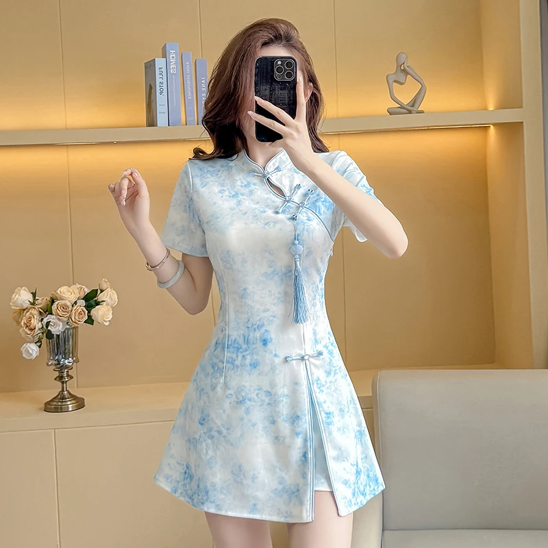 2026 New Chinese Style Elastic Mandarin Collar Cheongsam Dress+Shorts 2 Piece Set Women Young Elegant Floral Summer Outfit
2026 New Chinese Style Elastic Mandarin Collar Cheongsam Dress+Shorts 2 Piece Set Women Young Elegant Floral Summer Outfit