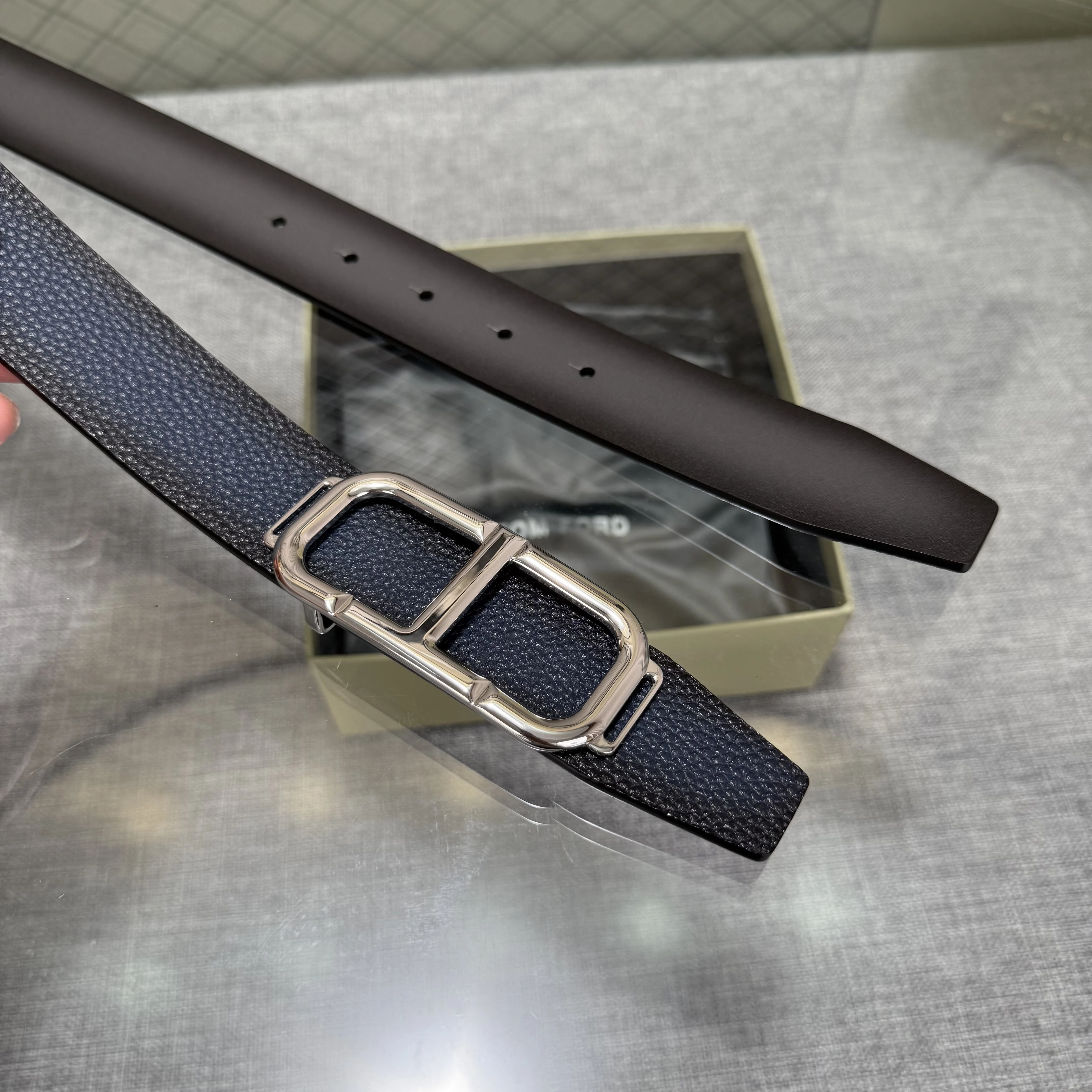 NEW Fashion Top Luxury Designer Brand Brass TBuckle Belt Men High Quality Genuine Real Leather Jeans Waistband business Grey
NEW Fashion Top Luxury Designer Brand Brass TBuckle Belt Men High Quality Genuine Real Leather Jeans Waistband business Grey