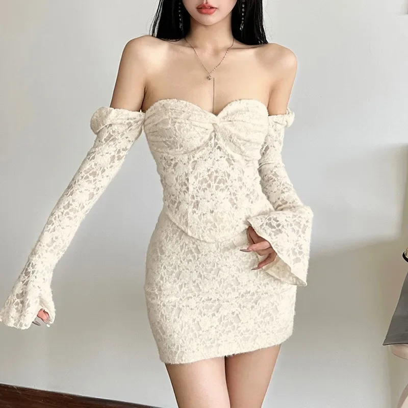 Sexy Backless Lace Full flared sleeve square neck tops+high waist Mini skirt 2-piece set summer Women Sets New Solid SKirt Suit
Sexy Backless Lace Full flared sleeve square neck tops+high waist Mini skirt 2-piece set summer Women Sets New Solid SKirt Suit