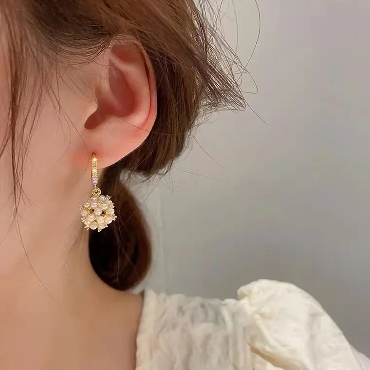 Exquisite Gold Color Imitation Pearl Dangle Earrings for Women Cubic Zirconia Piercing Drop Earrings Fashion Jewelry Wholesale
Exquisite Gold Color Imitation Pearl Dangle Earrings for Women Cubic Zirconia Piercing Drop Earrings Fashion Jewelry Wholesale