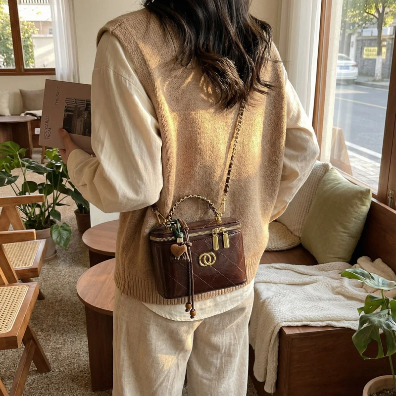 Ladies Crossbody-Bag In Soft Leather, Adjustable Strap And Compact Size, By Luxury Brand, Perfect For Hands-Free Comfort
Ladies Crossbody-Bag In Soft Leather, Adjustable Strap And Compact Size, By Luxury Brand, Perfect For Hands-Free Comfort