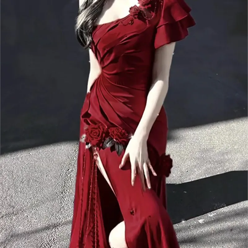 A light luxury and niche off-the-shoulder slit dress for red morning robe toasting banquet
A light luxury and niche off-the-shoulder slit dress for red morning robe toasting banquet