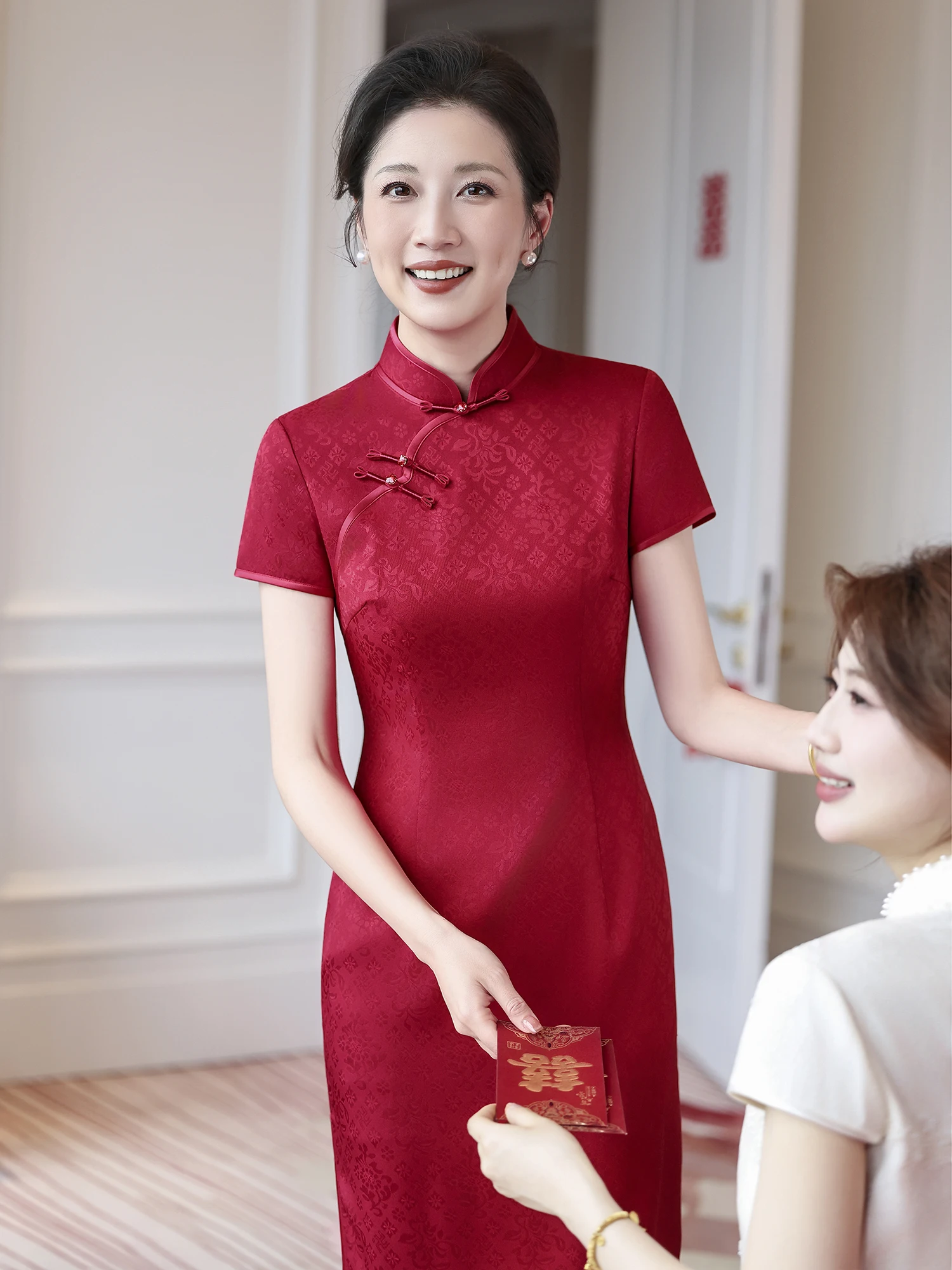 Red Wedding Short Version High Slit Breathable Polyester Fiber round Collar Seven Sleeve Long Skirt Traditional Chi...
Red Wedding Short Version High Slit Breathable Polyester Fiber round Collar Seven Sleeve Long Skirt Traditional Chi...
