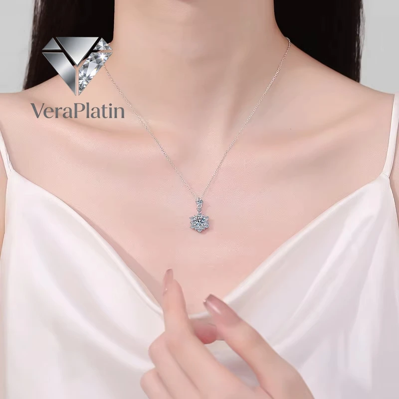 VeraPlatin WOMEN Valentine's Day 18K White Gold Wedding Necklaces 1CT Moissanite Diamond Pendant Girl Birthday Gift PT950 Platin
VeraPlatin WOMEN Valentine's Day 18K White Gold Wedding Necklaces 1CT Moissanite Diamond Pendant Girl Birthday Gift PT950 Platin