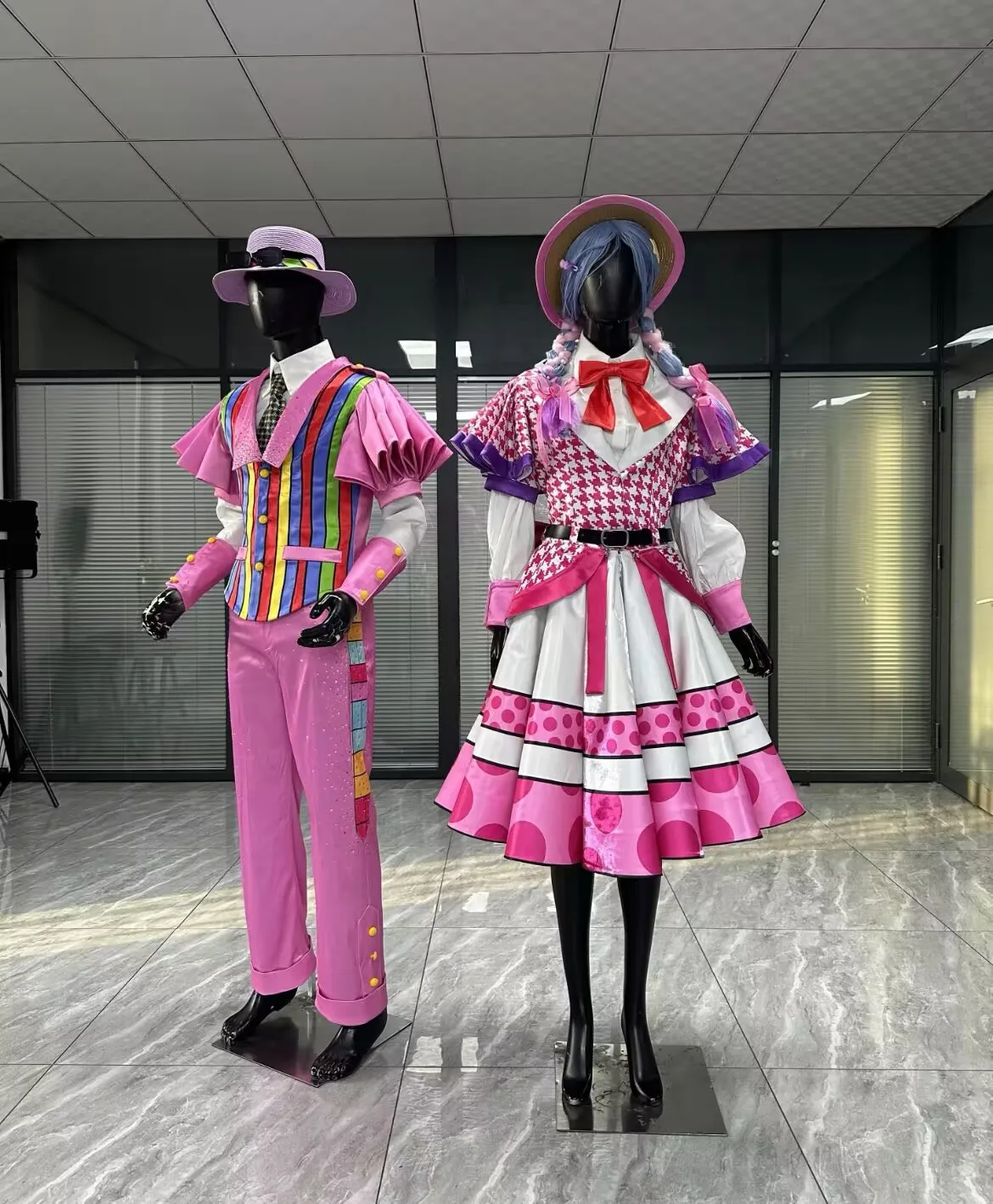 Nightclub Bar Clown Performance Costume men women carnival show Amusement park Outfits
Nightclub Bar Clown Performance Costume men women carnival show Amusement park Outfits