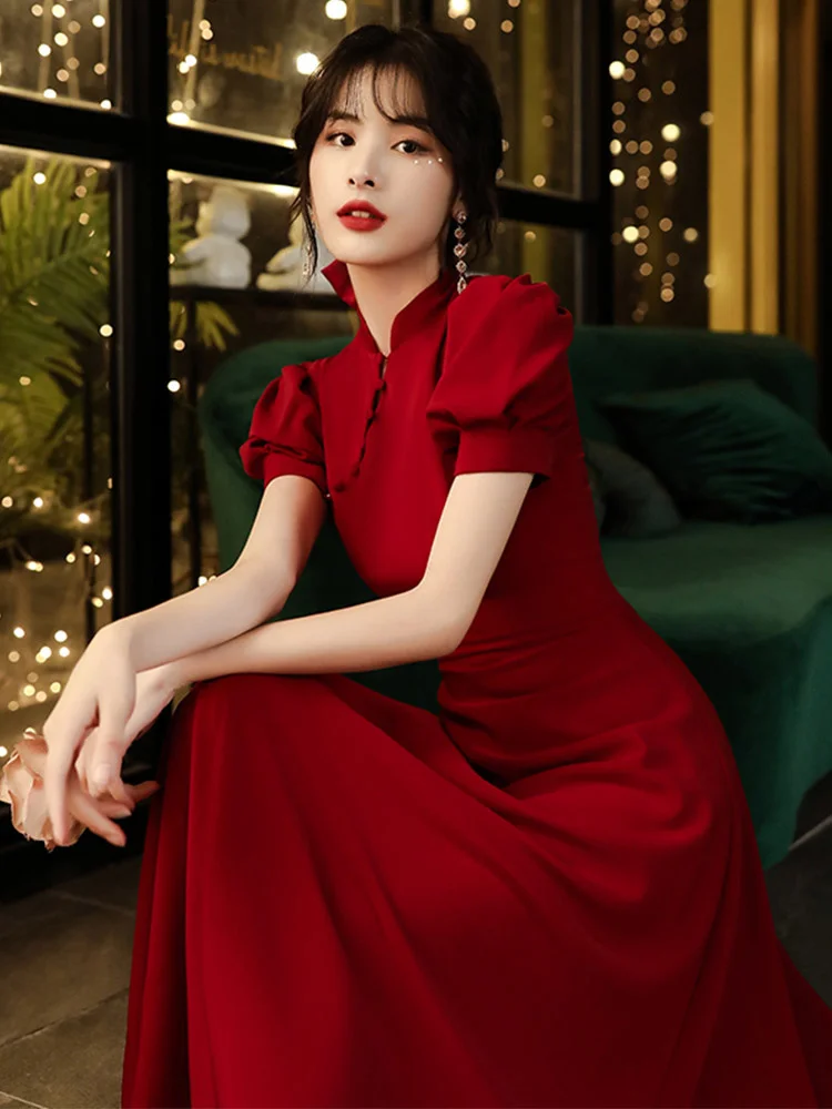 Платье для невесты Qipao, новинка 2023, длинное винно-красное платье, юбка может выглядеть как обычно, стройная для женщин
Платье для невесты Qipao, новинка 2023, длинное винно-красное платье, юбка может выглядеть как обычно, стройная для женщин