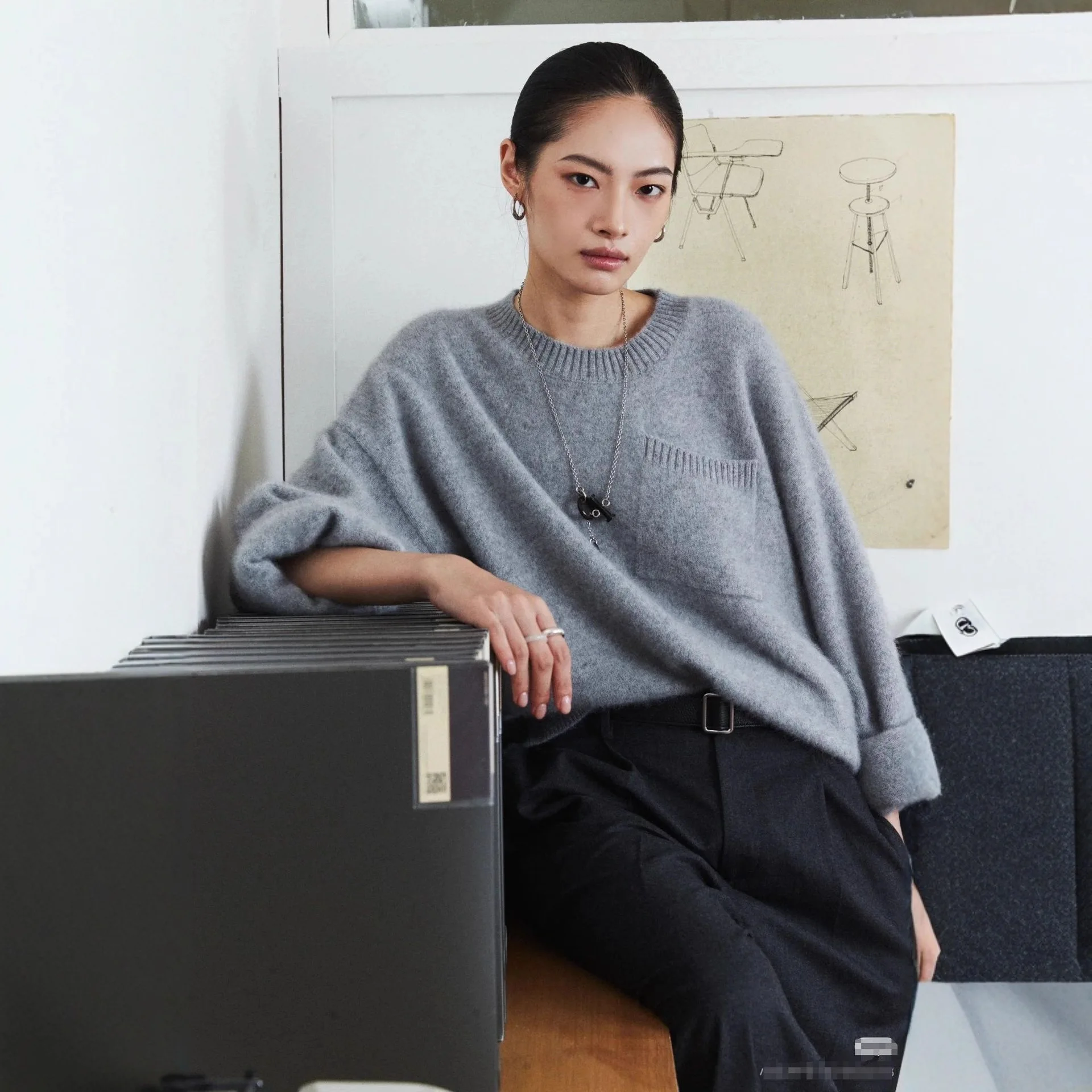 2025 Autumn and Winter Pocket Sweater Women's Wool Loose Round Neck Long Sleeve Knitted Sweater Top
2025 Autumn and Winter Pocket Sweater Women's Wool Loose Round Neck Long Sleeve Knitted Sweater Top