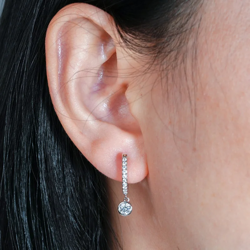 GRA Certified 4mm D Color Moissanite Drop Earrings Real 925 Silver Small Hoop Earrings for Women Hypoallergenic Valentine's Gift
GRA Certified 4mm D Color Moissanite Drop Earrings Real 925 Silver Small Hoop Earrings for Women Hypoallergenic Valentine's Gift