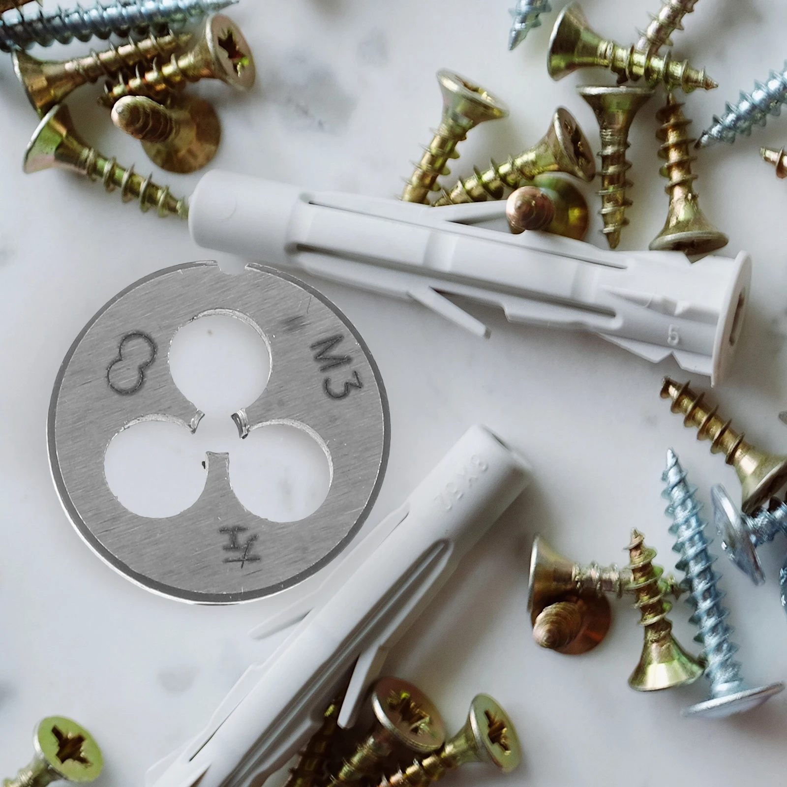 1Set Left Hand Thread Tap Die Set Heavy Duty Threading Tool Kit for Metal Coarse Portable Case Included Tap and Die
1Set Left Hand Thread Tap Die Set Heavy Duty Threading Tool Kit for Metal Coarse Portable Case Included Tap and Die