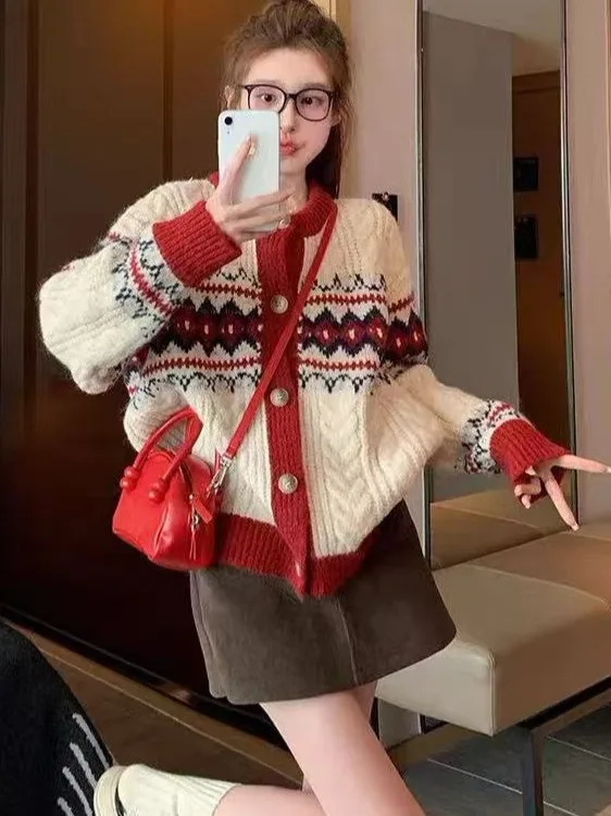 Вязаный кардиган Cisas Vintage Thiened для женщин: осенне-зимний, уютный, омолаживающий, на пуговицах, из мягкого полиэстера
Вязаный кардиган Cisas Vintage Thiened для женщин: осенне-зимний, уютный, омолаживающий, на пуговицах, из мягкого полиэстера