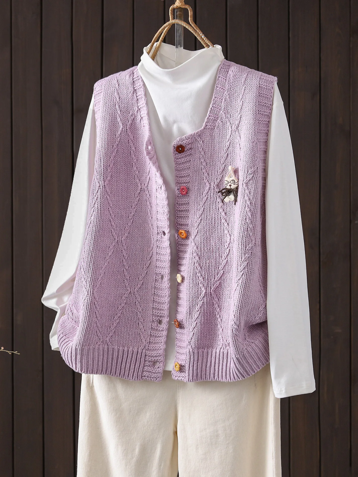 Свободный хлопковый вязаный жилет без рукавов, женская верхняя одежда, весна-осень, новый однотонный удобный трикотаж
Свободный хлопковый вязаный жилет без рукавов, женская верхняя одежда, весна-осень, новый однотонный удобный трикотаж