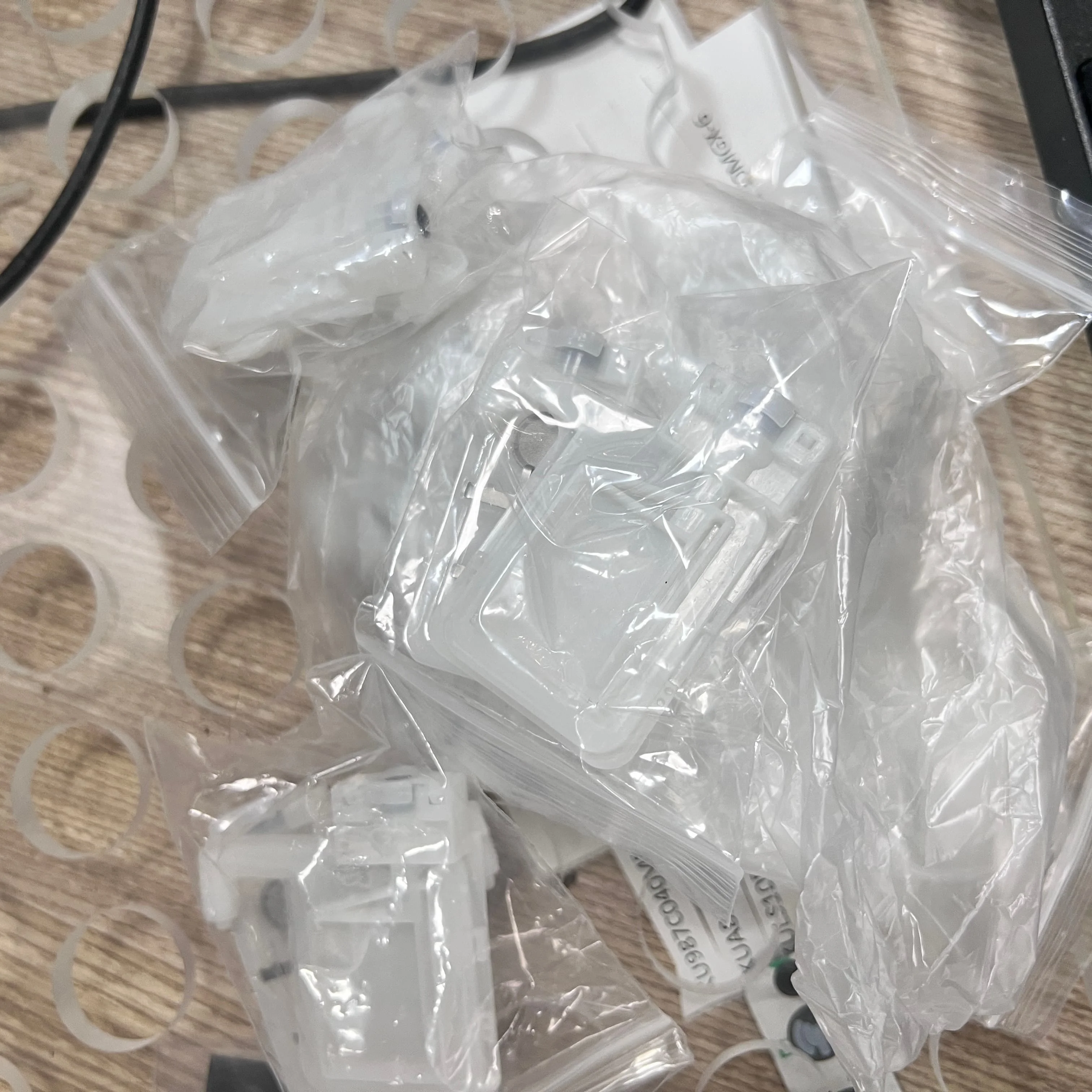 10 шт. прозрачный DX5 xp600 большой демпфер чернил для EPSON DX5 XP600 4720 I1600 печатающая головка I3200 демпферный фильтр с гайкой 
10 шт. прозрачный DX5 xp600 большой демпфер чернил для EPSON DX5 XP600 4720 I1600 печатающая головка I3200 демпферный фильтр с гайкой