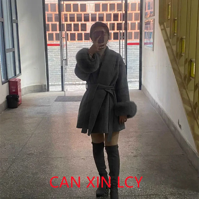 2025 Новое женское шерстяное пальто, осеннее шерстяное пальто с длинными рукавами, женское модное шерстяное пальто с рукавами Мао и ремешком, женские повседневные топы
2025 Новое женское шерстяное пальто, осеннее шерстяное пальто с длинными рукавами, женское модное шерстяное пальто с рукавами Мао и ремешком, женские повседневные топы