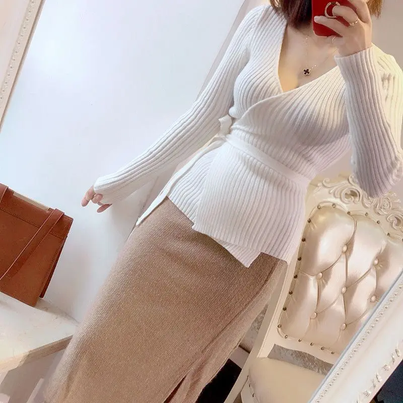 New Elegant Asweet Sweater V-neck Lace-up Slim Top Slim Temperament Pullovers 2025 Autumn Winter Long Sleeve Bottoming Shirt
New Elegant Asweet Sweater V-neck Lace-up Slim Top Slim Temperament Pullovers 2025 Autumn Winter Long Sleeve Bottoming Shirt