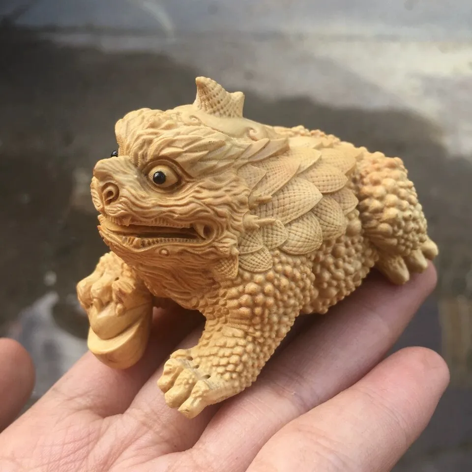 Chinese Boxwood Huang-yang wood carving Toad statue decoration crafts
Chinese Boxwood Huang-yang wood carving Toad statue decoration crafts