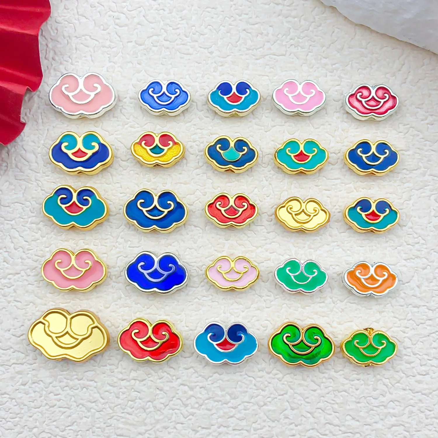 Geely Cloud двусторонние перегородчатые масло, разбросанные бусины из сплава в древнем стиле, ювелирные аксессуары «сделай сам»
Geely Cloud двусторонние перегородчатые масло, разбросанные бусины из сплава в древнем стиле, ювелирные аксессуары «сделай сам»